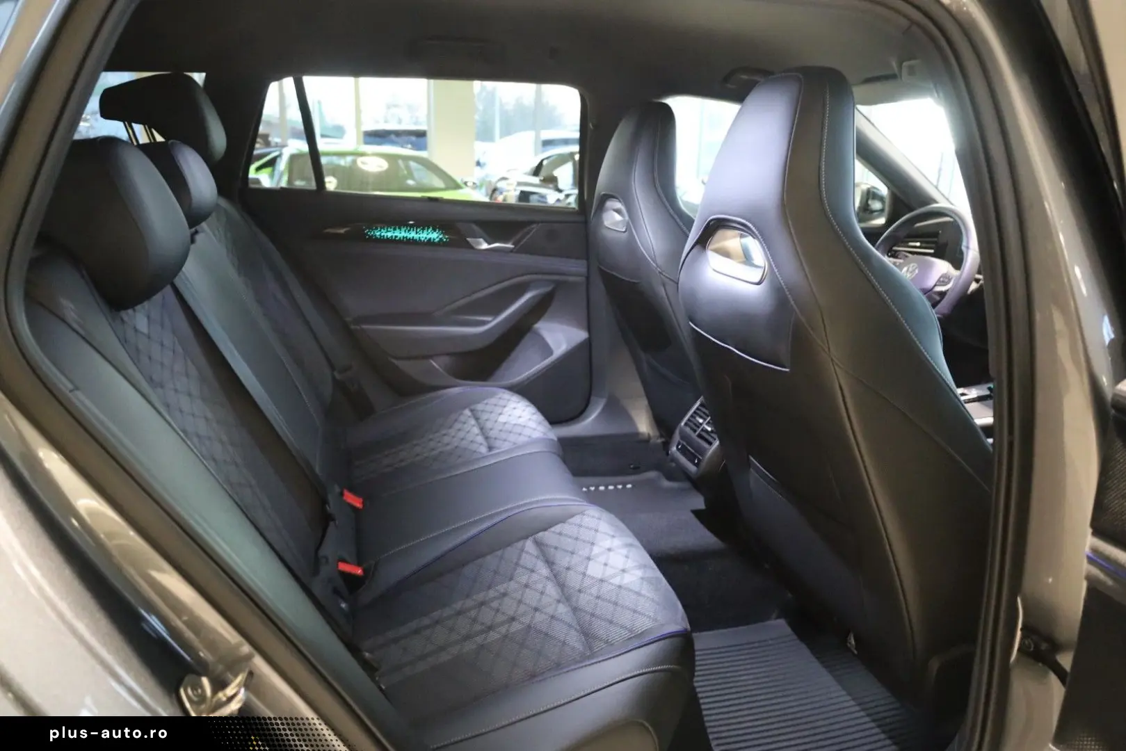 VW Passat Variant 2.0 TDI 4Motion R-Line AHK