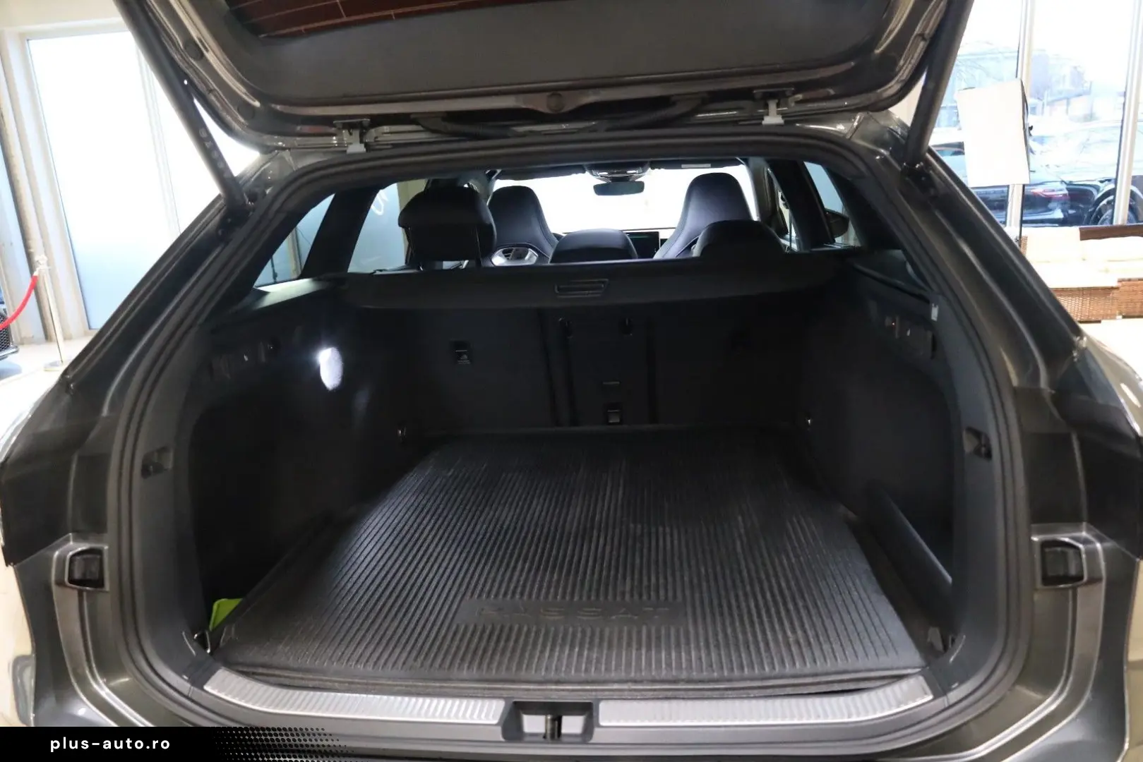 VW Passat Variant 2.0 TDI 4Motion R-Line AHK