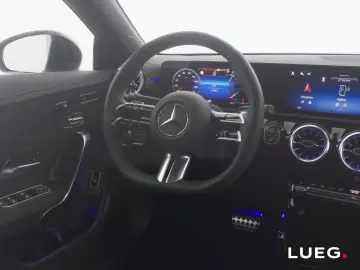 MERCEDES-BENZ CLA 220 d AMG MBUX LED Pano AHK Mem