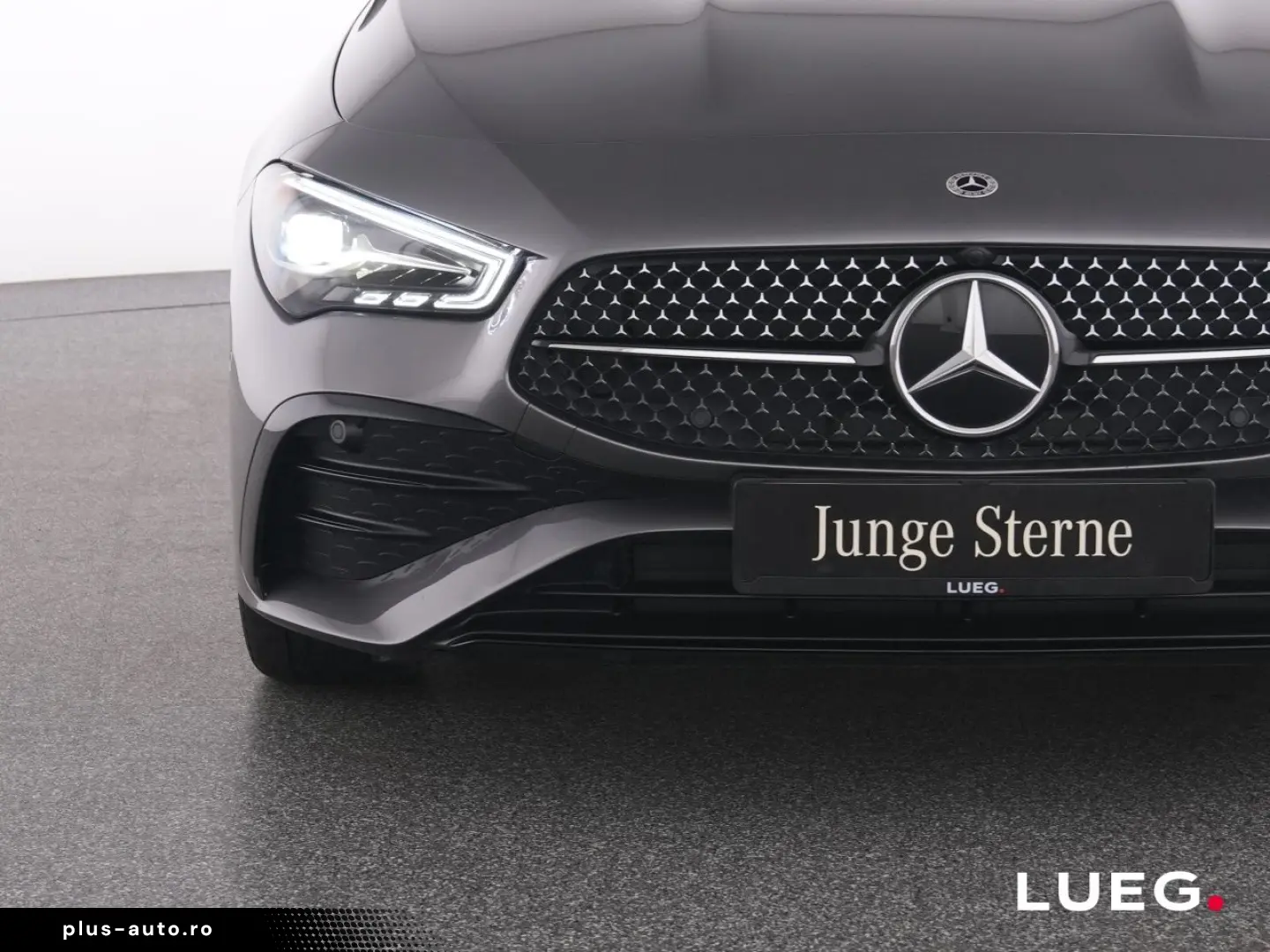 MERCEDES-BENZ CLA 220 d AMG MBUX LED Pano AHK Mem