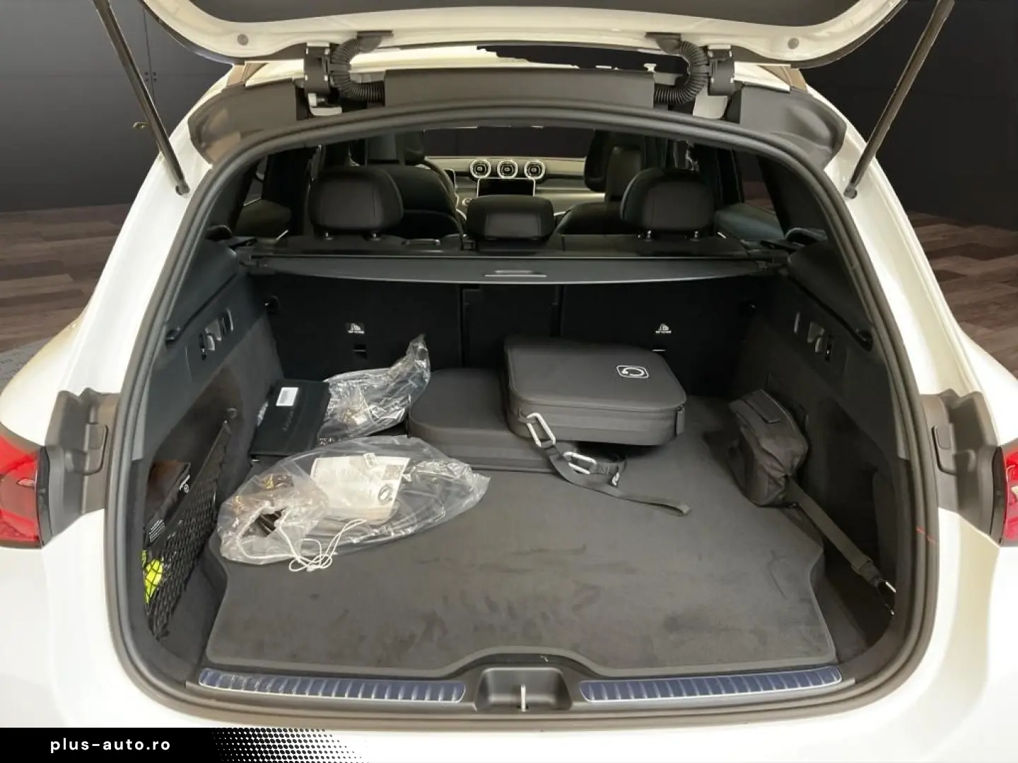 MERCEDES-BENZ GLC 300 de 4M EDITION AMG DISTR PANO 360 AHK