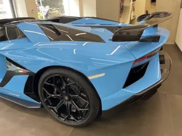 LAMBORGHINI Aventador SVJ Roadster