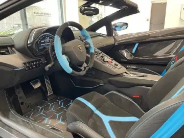LAMBORGHINI Aventador SVJ Roadster