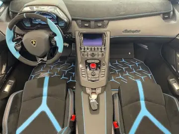 LAMBORGHINI Aventador SVJ Roadster
