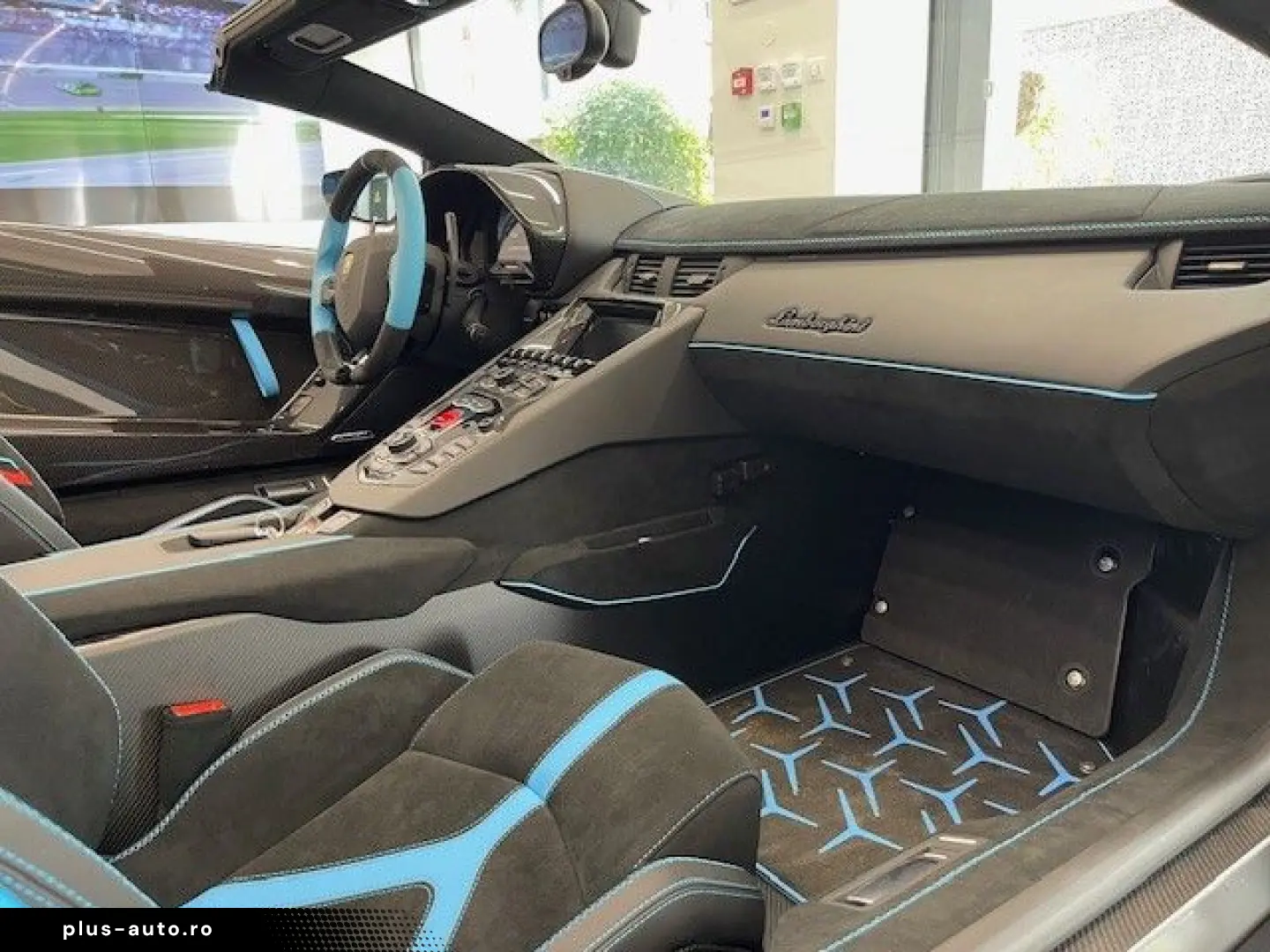 LAMBORGHINI Aventador SVJ Roadster