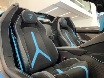 LAMBORGHINI Aventador SVJ Roadster