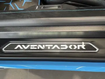 LAMBORGHINI Aventador SVJ Roadster