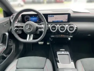 MERCEDES-BENZ CLA 220 d Coupé AMG Ambi MBUX Pano SHD AUT LED