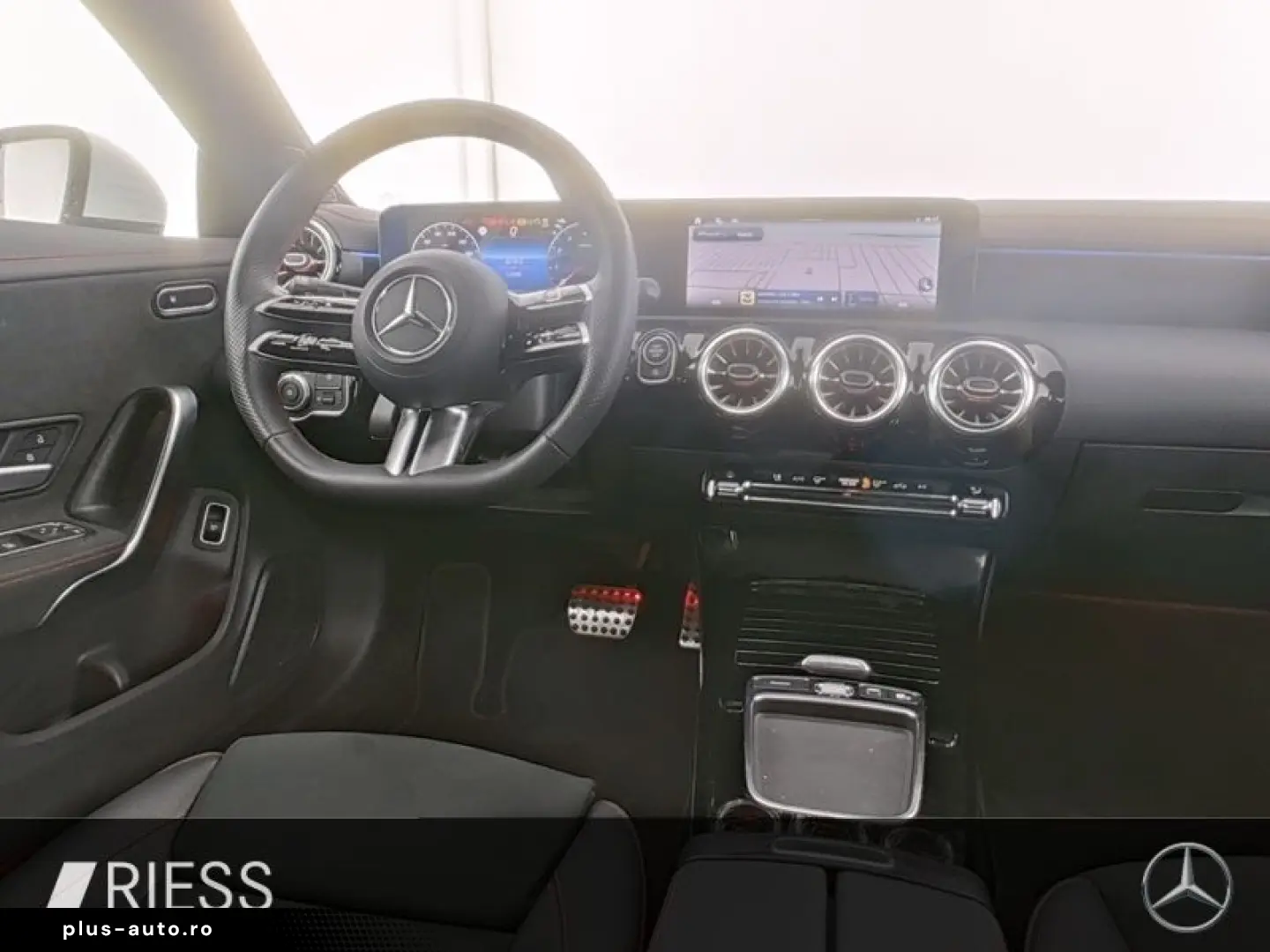 MERCEDES-BENZ CLA 220 4M Cp AMG PANO KEYL AMBI 360  MULTIB