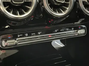 MERCEDES-BENZ CLA 250e Coupe AMG-Line Panorama Soundsystem