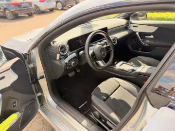 MERCEDES-BENZ CLA 250 4MATIC Coupé 360 AUT DynLicht Kam. LED