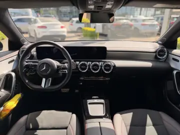 MERCEDES-BENZ CLA 250 4MATIC Coupé 360 AUT DynLicht Kam. LED