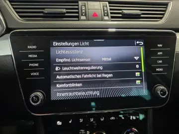 SKODA Superb Combi 1 5TSI DSG Navi Kamera