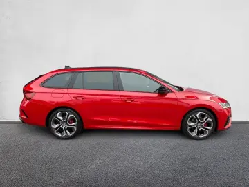 SKODA Octavia Combi RS Plus 2.0 TDI DSG 4x4 NAVI AHK