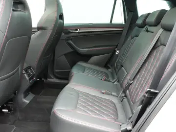 SKODA Kodiaq RS 4x4 DSG LEDER STANDHZ PANO AHK DCC LED