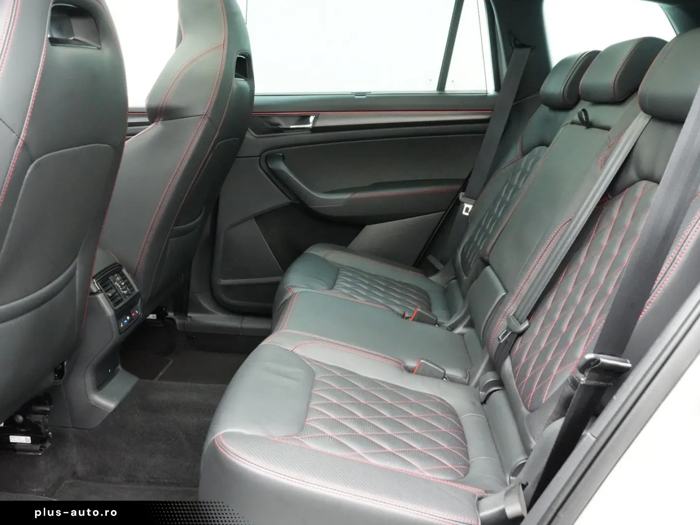 SKODA Kodiaq RS 4x4 DSG LEDER STANDHZ PANO AHK DCC LED