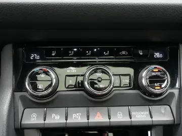 SKODA Kodiaq RS 4x4 DSG LEDER STANDHZ PANO AHK DCC LED