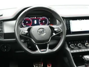 SKODA Kodiaq RS 4x4 DSG LEDER STANDHZ PANO AHK DCC LED