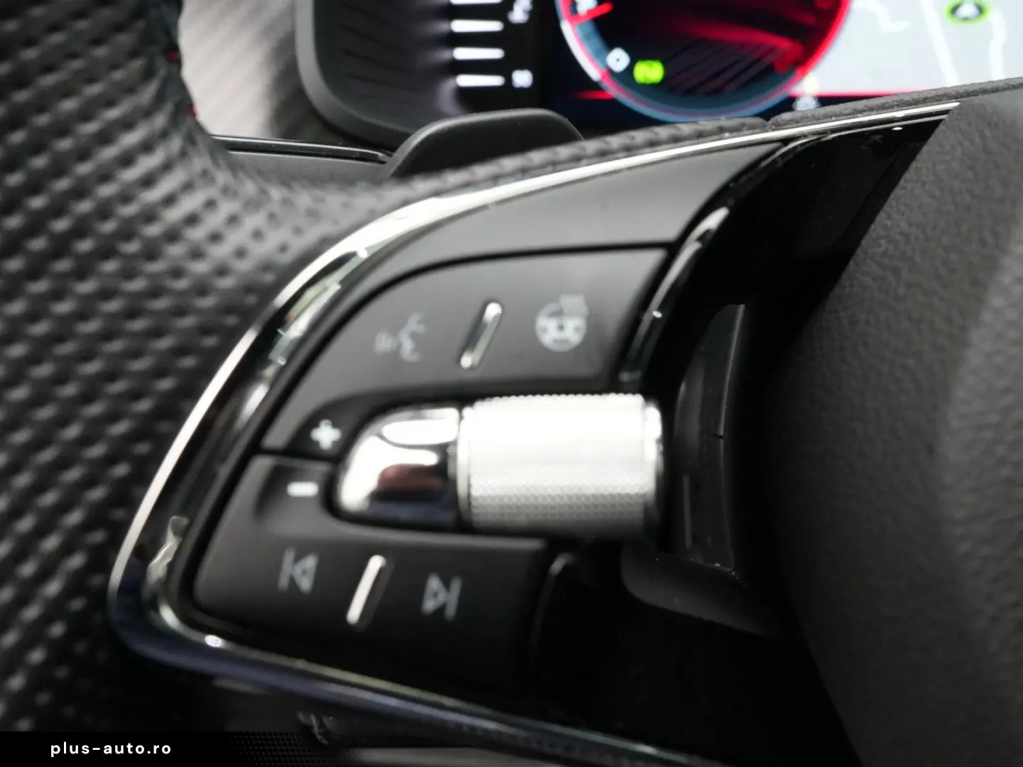 SKODA Kodiaq RS 4x4 DSG LEDER STANDHZ PANO AHK DCC LED
