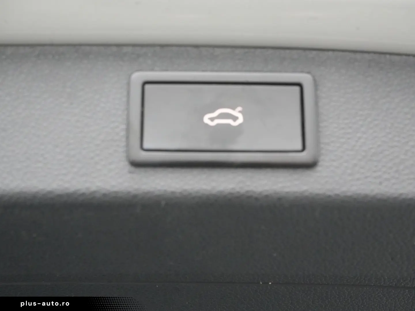SKODA Kodiaq RS 4x4 DSG LEDER STANDHZ PANO AHK DCC LED