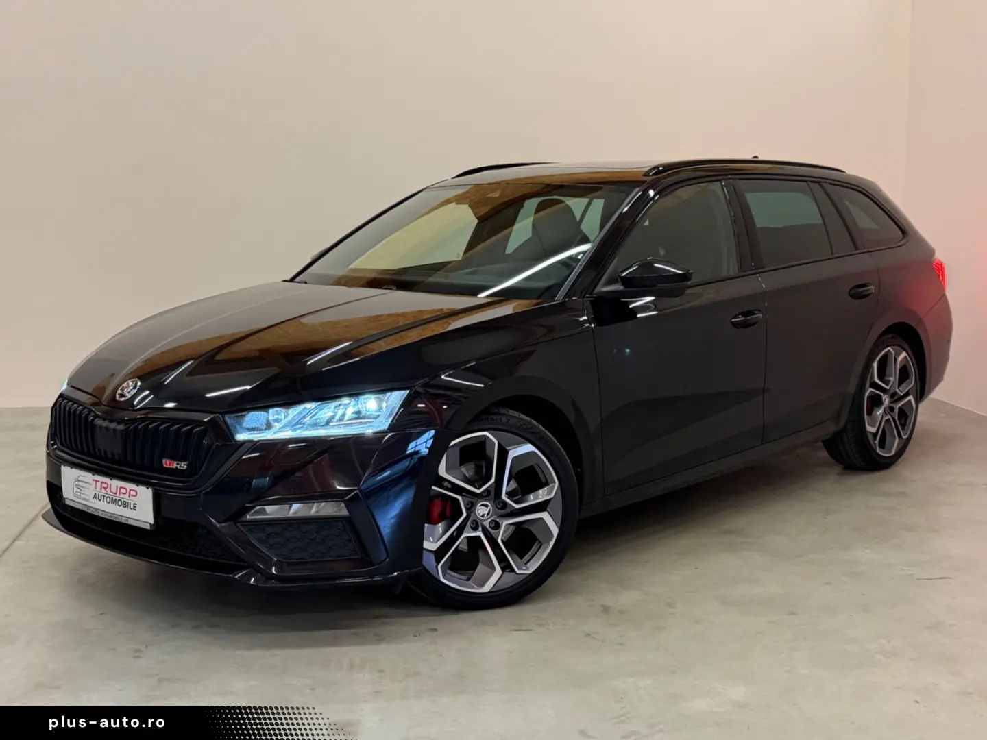 SKODA Octavia 2.0TDI RS Plus 4x4 STANDH PANO AHK MEMOR