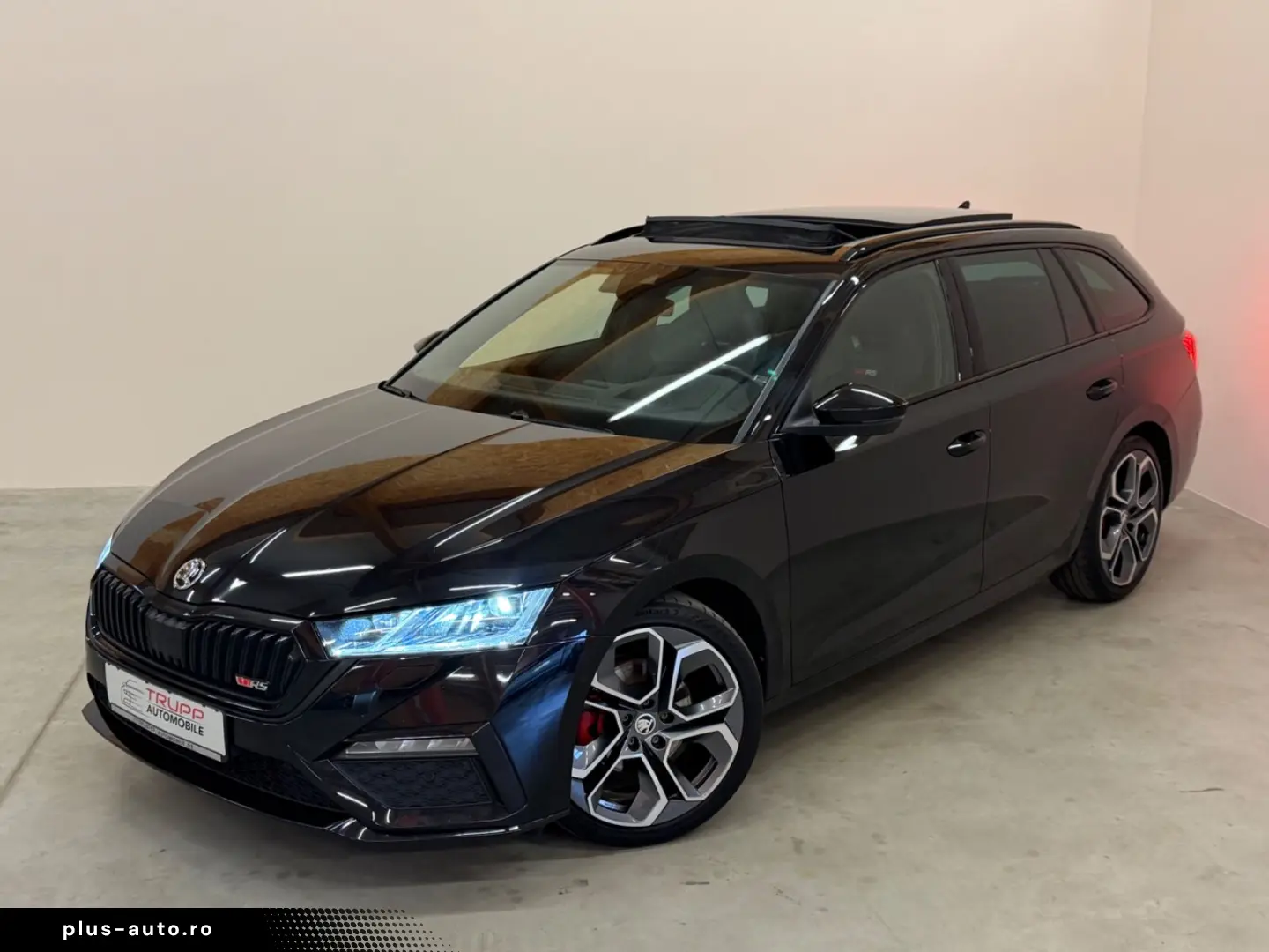 SKODA Octavia 2.0TDI RS Plus 4x4 STANDH PANO AHK MEMOR
