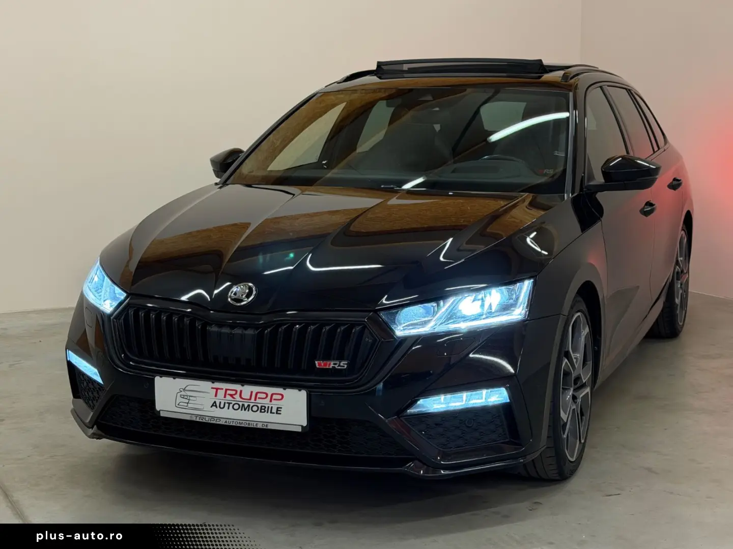 SKODA Octavia 2.0TDI RS Plus 4x4 STANDH PANO AHK MEMOR