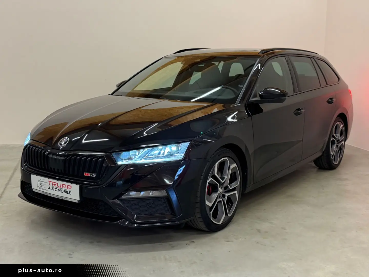 SKODA Octavia 2.0TDI RS Plus 4x4 STANDH PANO AHK MEMOR