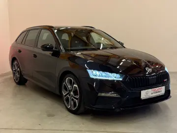 SKODA Octavia 2.0TDI RS Plus 4x4 STANDH PANO AHK MEMOR