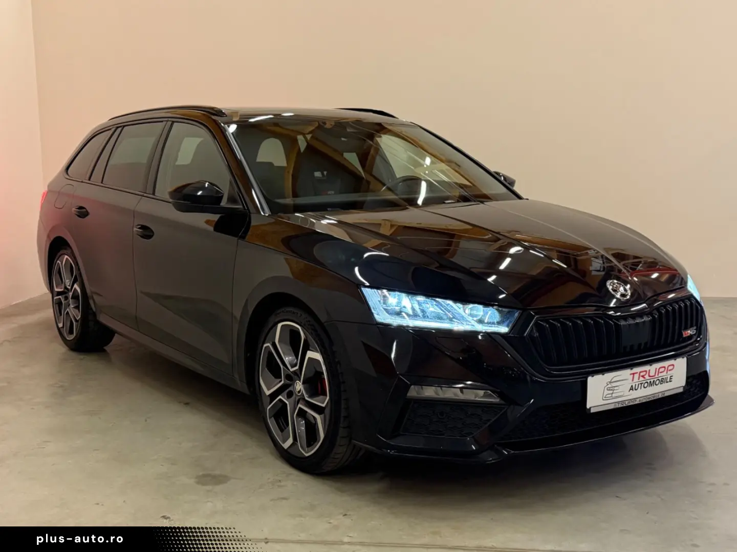 SKODA Octavia 2.0TDI RS Plus 4x4 STANDH PANO AHK MEMOR