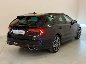 SKODA Octavia 2.0TDI RS Plus 4x4 STANDH PANO AHK MEMOR