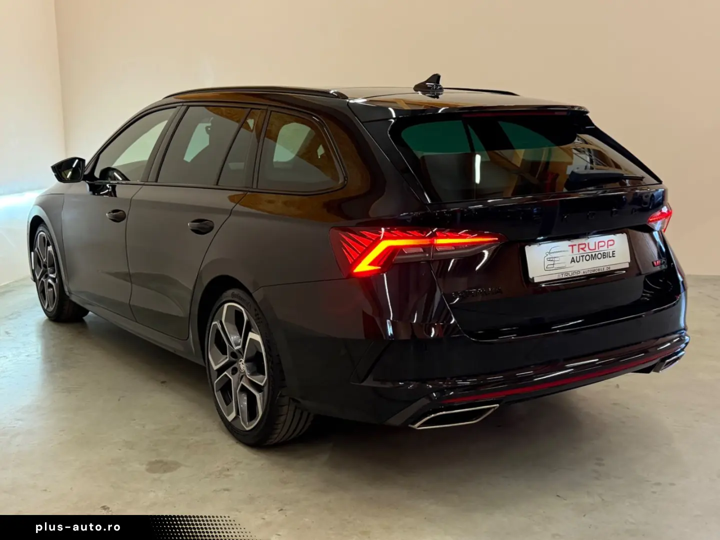 SKODA Octavia 2.0TDI RS Plus 4x4 STANDH PANO AHK MEMOR