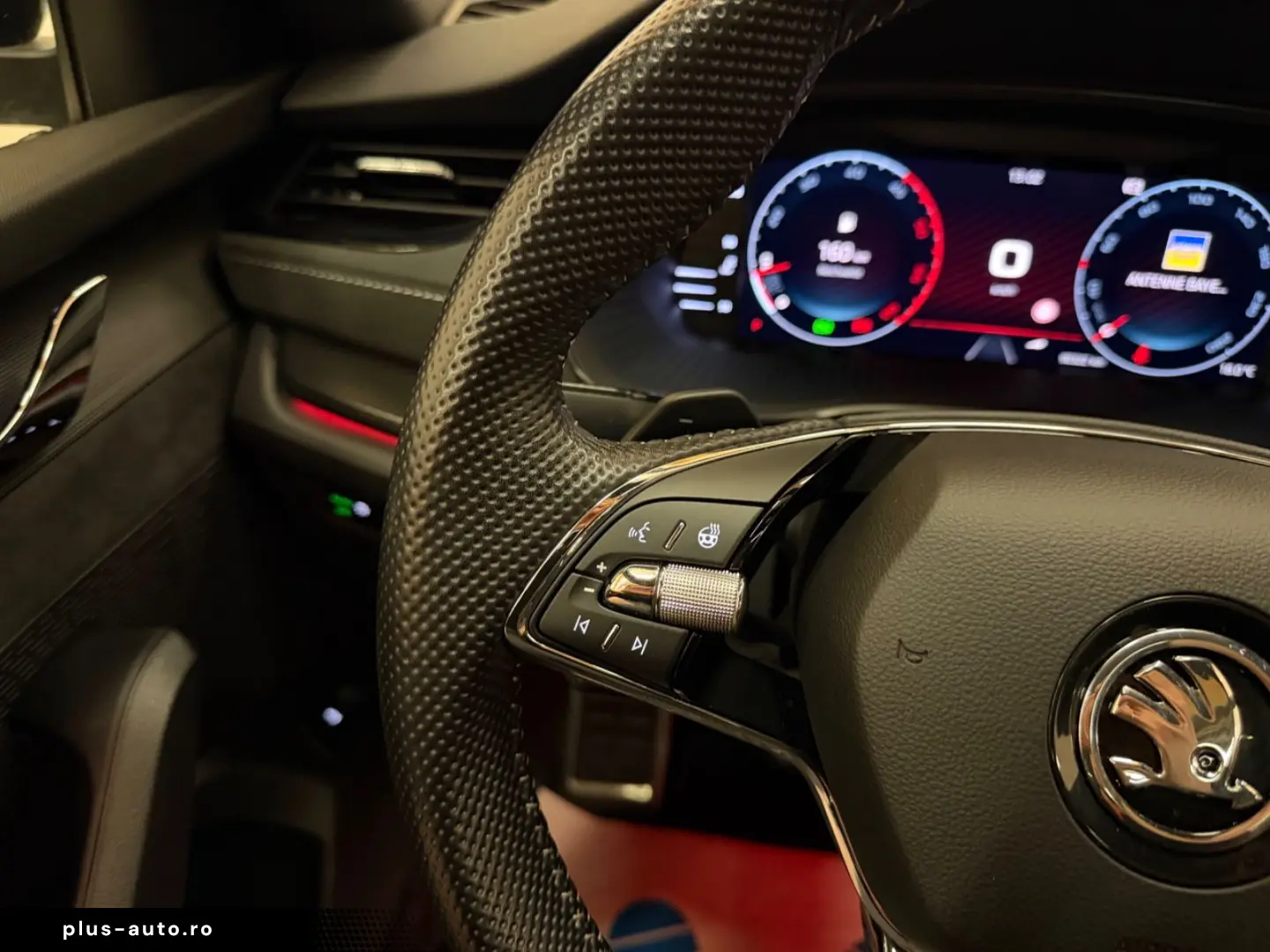 SKODA Octavia 2.0TDI RS Plus 4x4 STANDH PANO AHK MEMOR