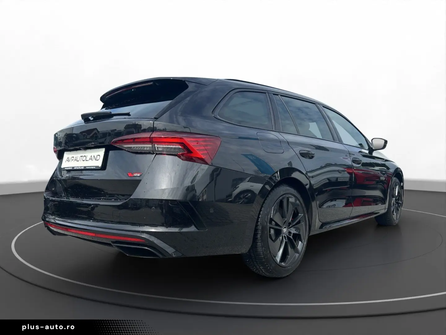 SKODA OCTAVIA COMBI 2.0 TSI DSG RS   PANO   NAVI   AHK