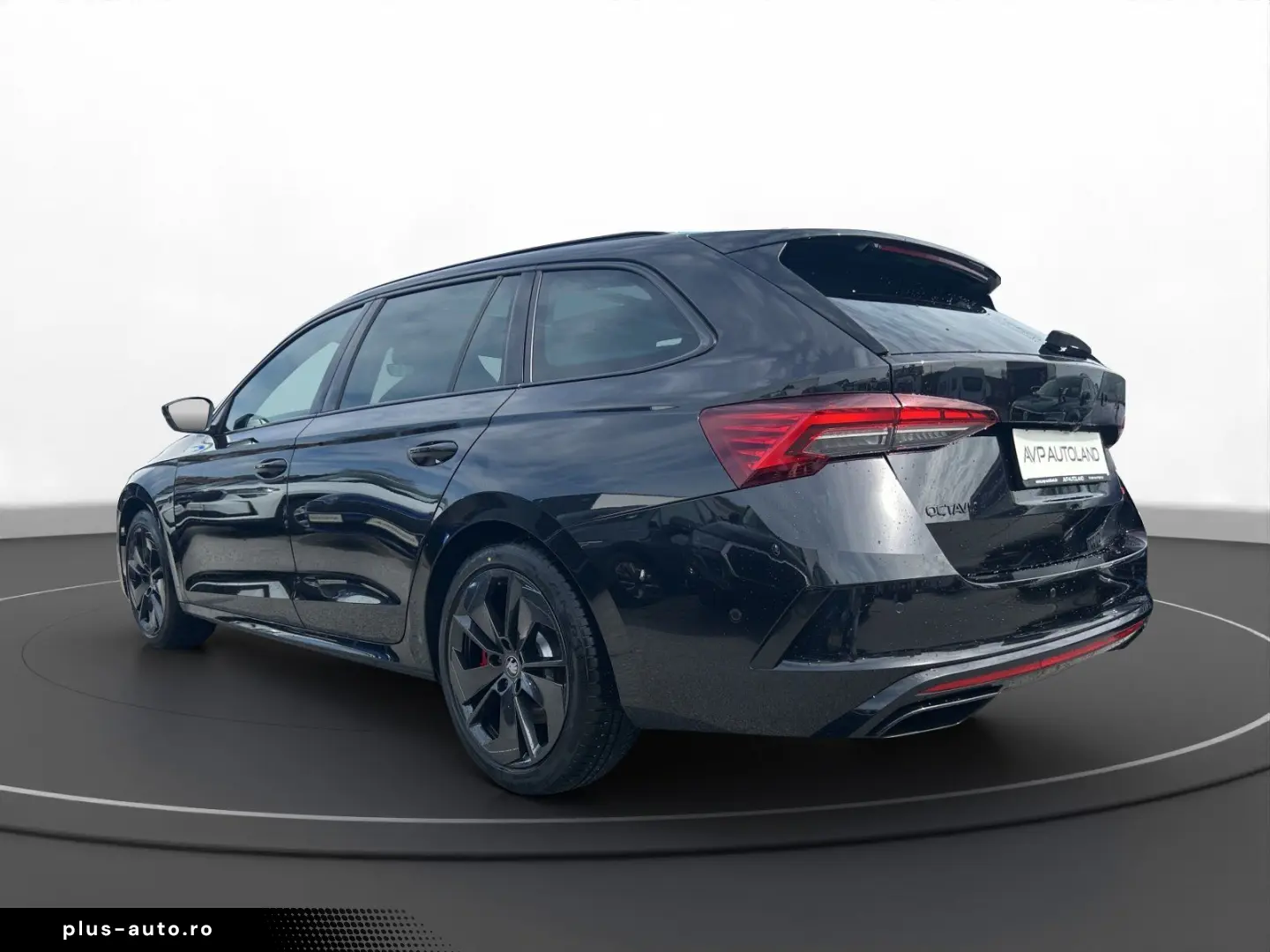 SKODA OCTAVIA COMBI 2.0 TSI DSG RS   PANO   NAVI   AHK