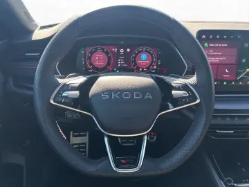 SKODA OCTAVIA COMBI 2.0 TSI DSG RS   PANO   NAVI   AHK