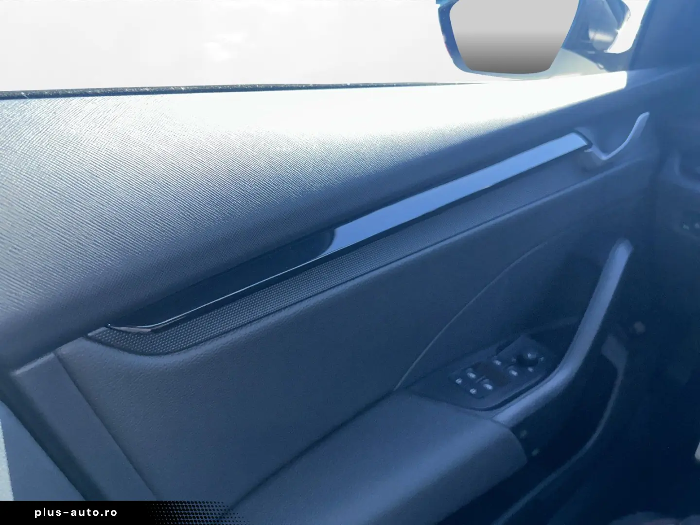 SKODA OCTAVIA COMBI 2.0 TSI DSG RS   PANO   NAVI   AHK