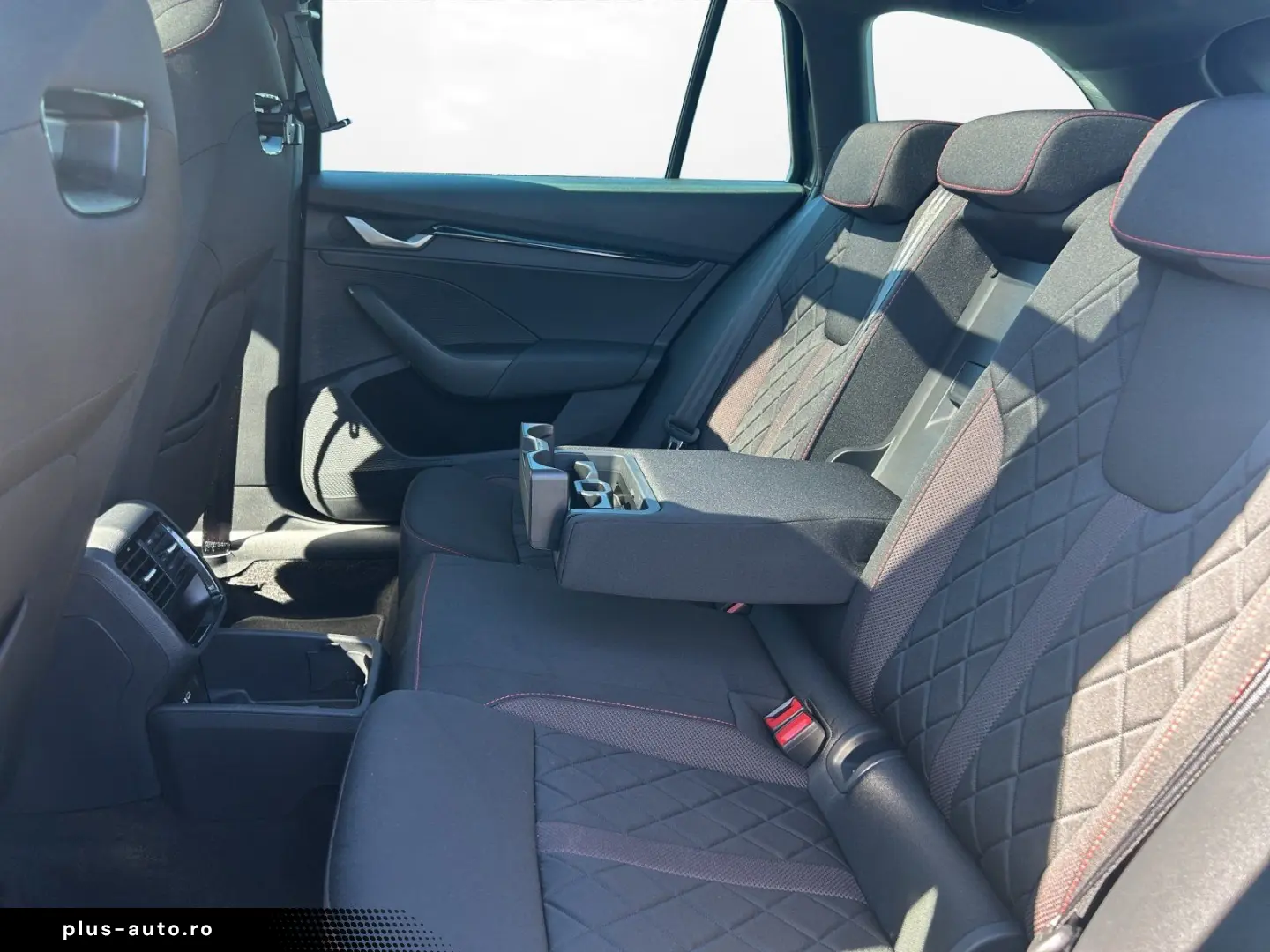 SKODA OCTAVIA COMBI 2.0 TSI DSG RS   PANO   NAVI   AHK