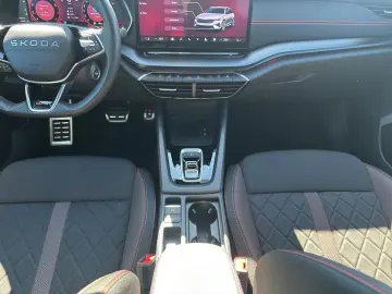 SKODA OCTAVIA COMBI 2.0 TSI DSG RS   PANO   NAVI   AHK
