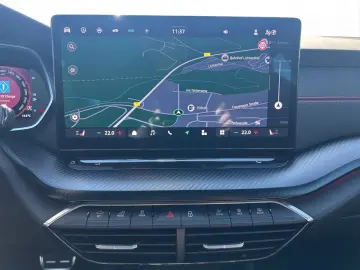 SKODA OCTAVIA COMBI 2.0 TSI DSG RS   PANO   NAVI   AHK