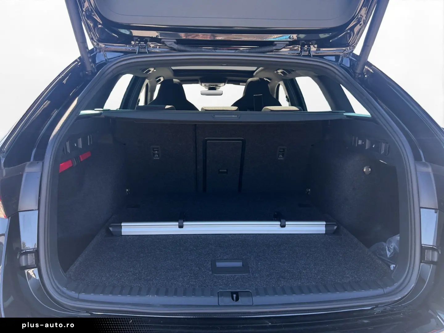 SKODA OCTAVIA COMBI 2.0 TSI DSG RS   PANO   NAVI   AHK