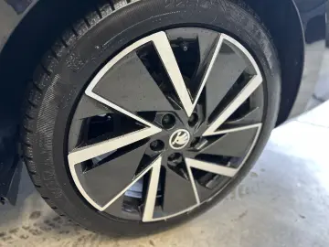 SKODA Octavia 2.0TDI DSG Sportline Pano AHK Matrix 18´