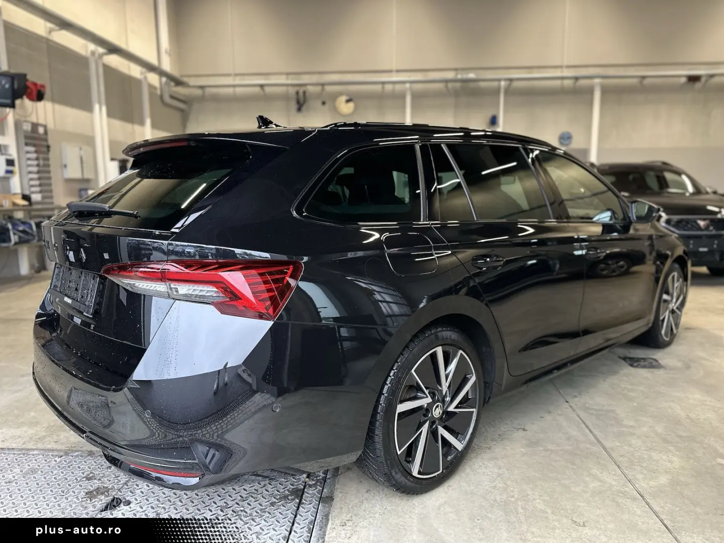 SKODA Octavia 2.0TDI DSG Sportline Pano AHK Matrix 18´