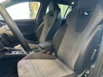 SKODA Octavia 2.0TDI DSG Sportline Pano AHK Matrix 18´