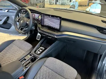 SKODA Octavia 2.0TDI DSG Sportline Pano AHK Matrix 18´