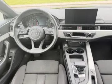 AUDI A5 40 TFSI S line Aut. Navi Led Shz Pdc