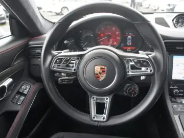 Porsche 911 991.2 Carrera 4 GTS