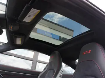 Porsche 911 991.2 Carrera 4 GTS