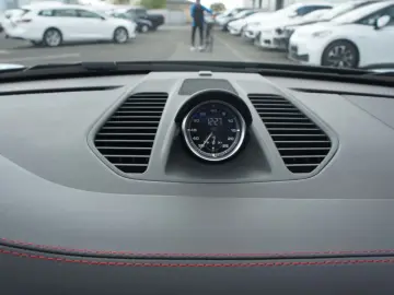 Porsche 911 991.2 Carrera 4 GTS