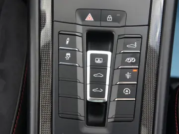 Porsche 911 991.2 Carrera 4 GTS
